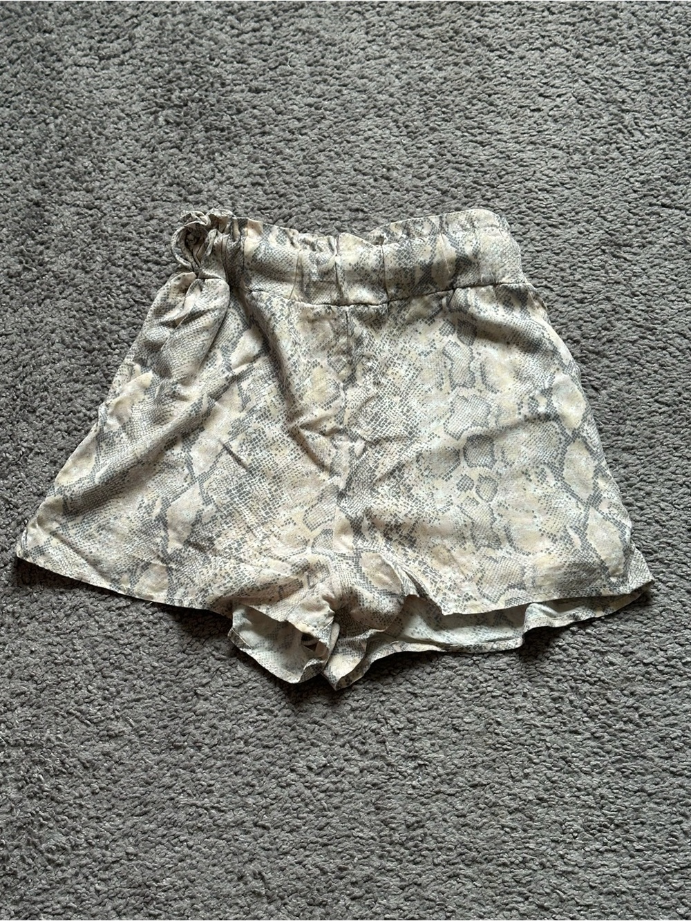 Altar'd State Women's XS Beige/Gray Snake Print Elastic Waist Shorts